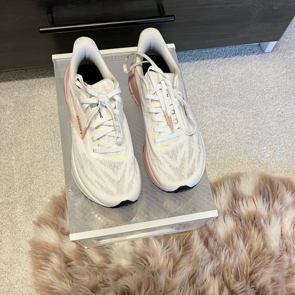 Brooks Women's Launch Athletic Shoes - White and Pink - Picture 3 of 8